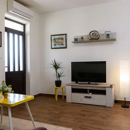 Apartman Lili Apartment *